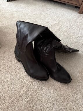 Boots in Dark Brown